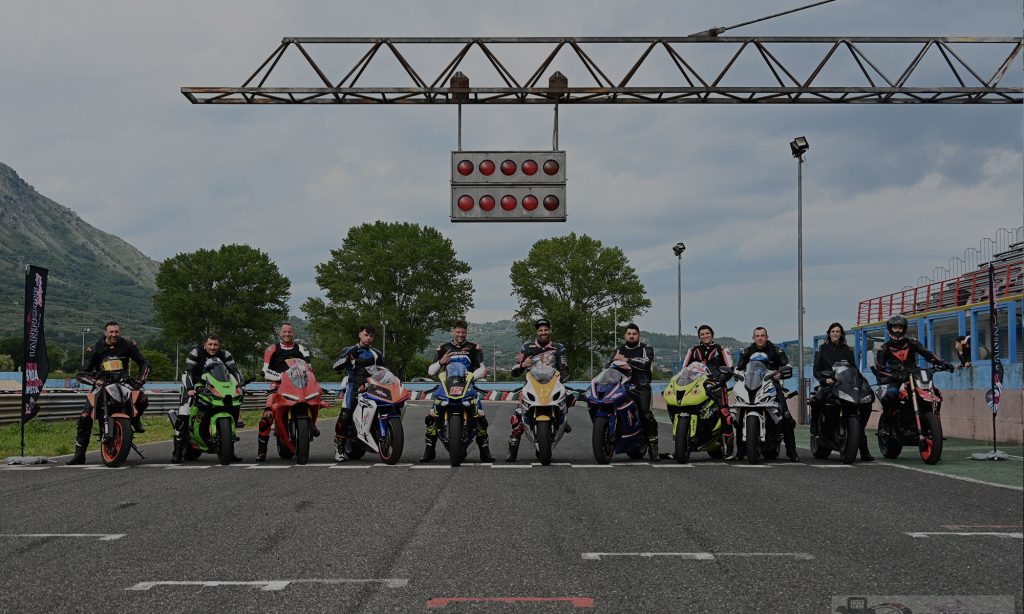 Corsi di guida sportivi in moto in pista